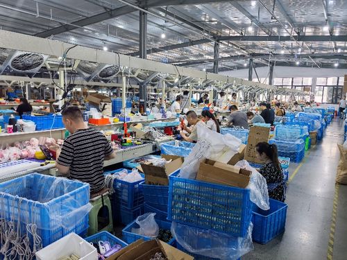 從無(wú)班可接到年銷(xiāo)千萬(wàn),95后廠(chǎng)二代在拼多多重塑義烏小商品產(chǎn)業(yè)